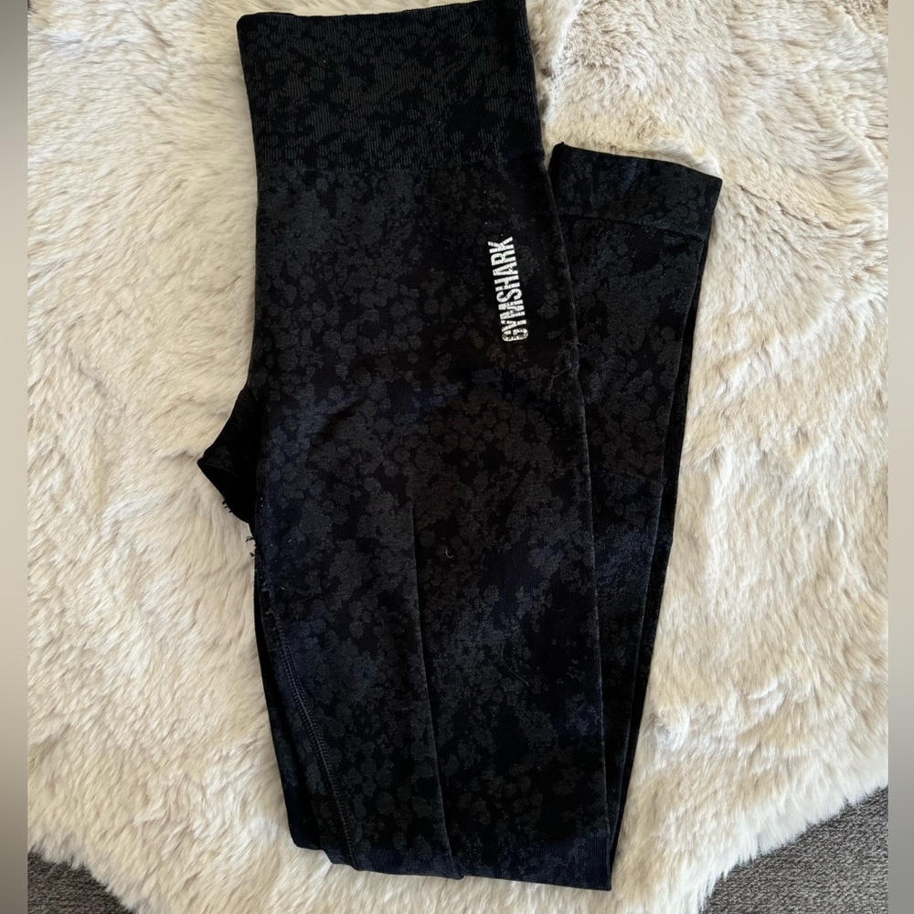 ❗️SOLD❗️Gymshark Adapt Camo Leggings
